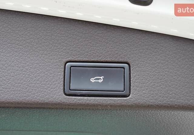 Белый Фольксваген Туарег, объемом двигателя 2.97 л и пробегом 272 тыс. км за 17500 $, фото 36 на Automoto.ua