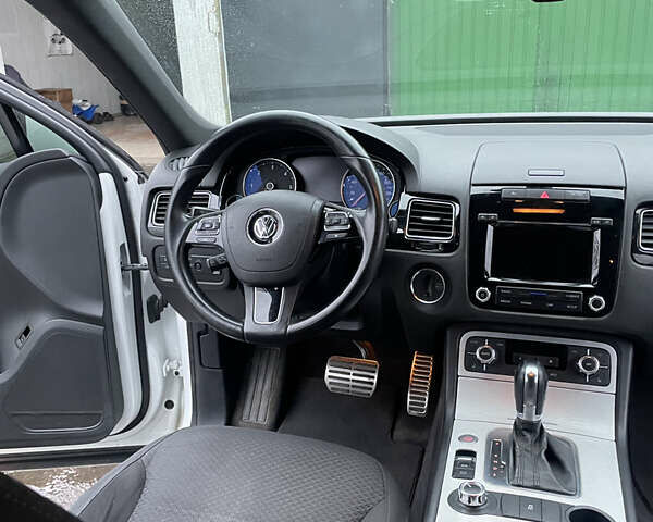 Білий Фольксваген Туарег, об'ємом двигуна 2.97 л та пробігом 130 тис. км за 21300 $, фото 48 на Automoto.ua