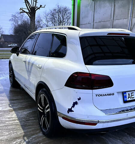 Белый Фольксваген Туарег, объемом двигателя 3 л и пробегом 148 тыс. км за 13000 $, фото 12 на Automoto.ua