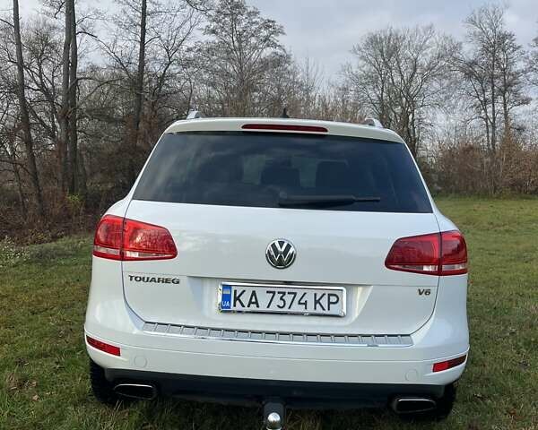Білий Фольксваген Туарег, об'ємом двигуна 3.6 л та пробігом 272 тис. км за 17500 $, фото 3 на Automoto.ua