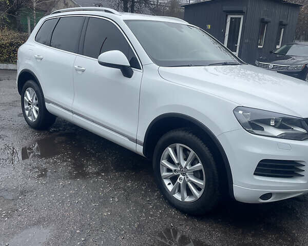 Білий Фольксваген Туарег, об'ємом двигуна 2.97 л та пробігом 130 тис. км за 21300 $, фото 5 на Automoto.ua