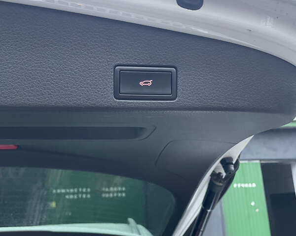 Білий Фольксваген Туарег, об'ємом двигуна 2.97 л та пробігом 130 тис. км за 21300 $, фото 62 на Automoto.ua