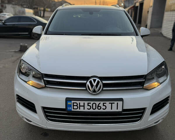 Білий Фольксваген Туарег, об'ємом двигуна 2.97 л та пробігом 231 тис. км за 17999 $, фото 3 на Automoto.ua