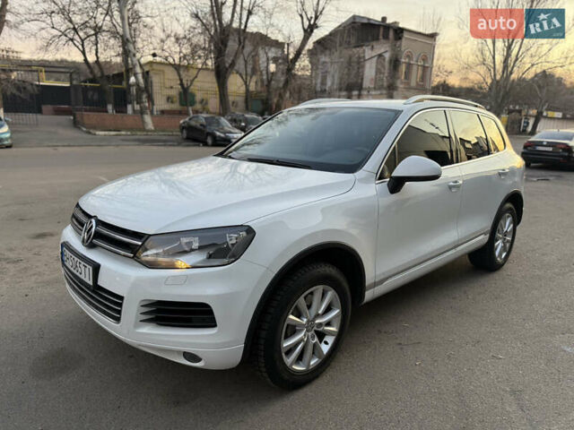 Білий Фольксваген Туарег, об'ємом двигуна 2.97 л та пробігом 231 тис. км за 17999 $, фото 2 на Automoto.ua