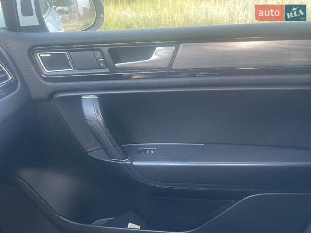 Белый Фольксваген Туарег, объемом двигателя 2.97 л и пробегом 242 тыс. км за 19999 $, фото 46 на Automoto.ua