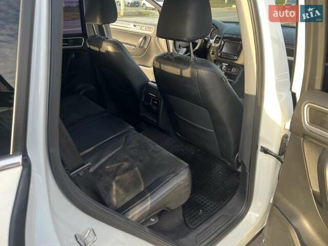 Белый Фольксваген Туарег, объемом двигателя 2.46 л и пробегом 169 тыс. км за 25555 $, фото 18 на Automoto.ua