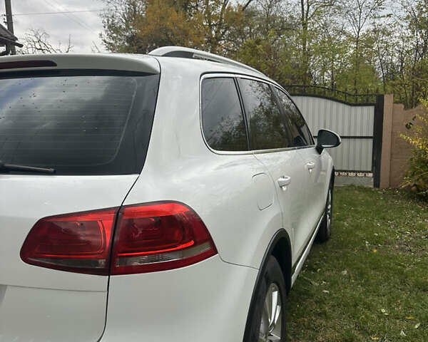 Белый Фольксваген Туарег, объемом двигателя 2.97 л и пробегом 247 тыс. км за 20999 $, фото 16 на Automoto.ua