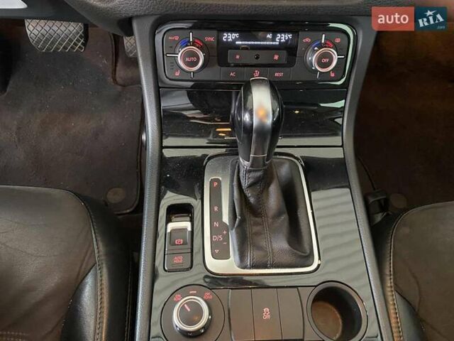 Белый Фольксваген Туарег, объемом двигателя 2.97 л и пробегом 209 тыс. км за 18000 $, фото 22 на Automoto.ua