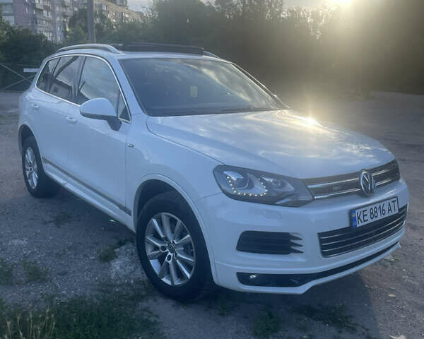 Белый Фольксваген Туарег, объемом двигателя 2.97 л и пробегом 242 тыс. км за 19999 $, фото 3 на Automoto.ua