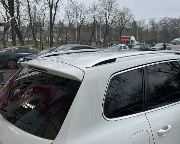 Белый Фольксваген Туарег, объемом двигателя 3 л и пробегом 215 тыс. км за 16700 $, фото 17 на Automoto.ua