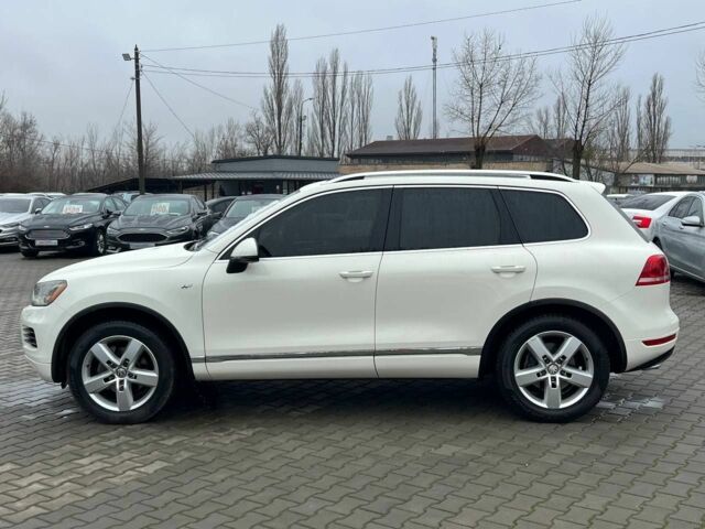 Белый Фольксваген Туарег, объемом двигателя 3 л и пробегом 228 тыс. км за 17500 $, фото 3 на Automoto.ua