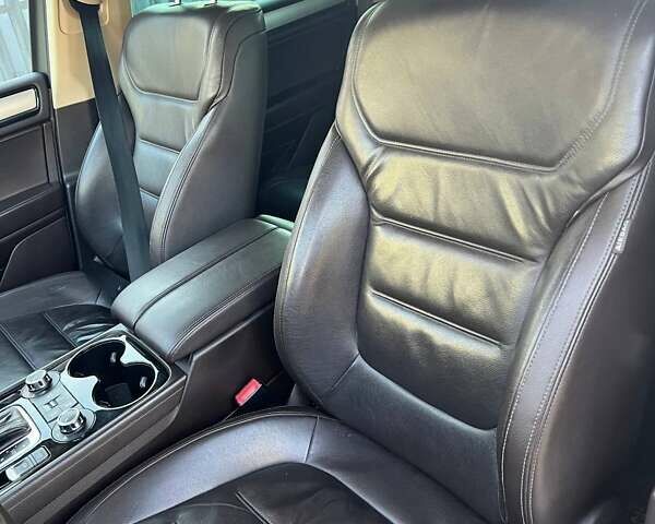 Білий Фольксваген Туарег, об'ємом двигуна 2.97 л та пробігом 337 тис. км за 18500 $, фото 18 на Automoto.ua