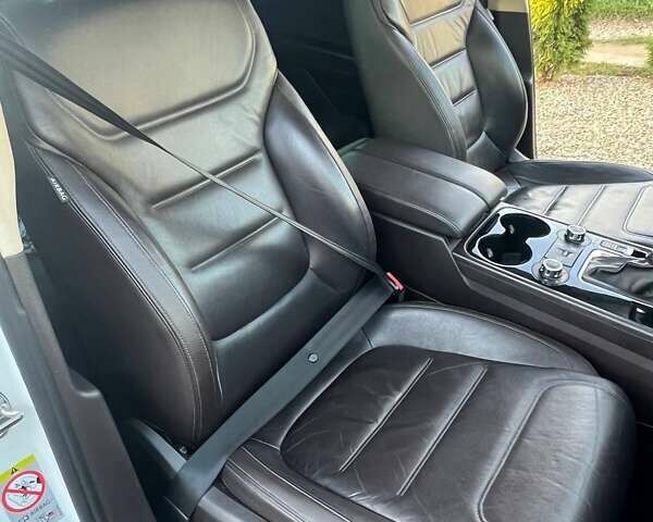 Білий Фольксваген Туарег, об'ємом двигуна 2.97 л та пробігом 337 тис. км за 18500 $, фото 13 на Automoto.ua