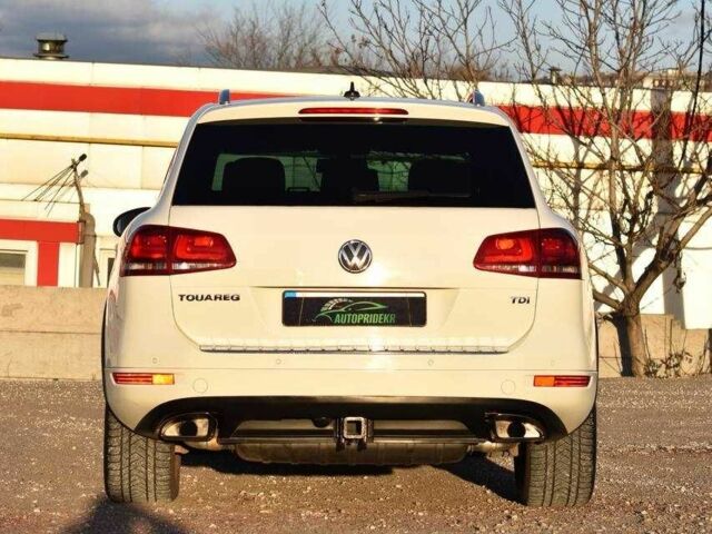 Белый Фольксваген Туарег, объемом двигателя 3 л и пробегом 227 тыс. км за 17850 $, фото 2 на Automoto.ua