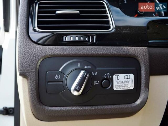 Белый Фольксваген Туарег, объемом двигателя 2.97 л и пробегом 272 тыс. км за 17500 $, фото 18 на Automoto.ua