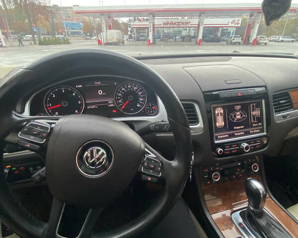 Белый Фольксваген Туарег, объемом двигателя 2.97 л и пробегом 225 тыс. км за 17900 $, фото 16 на Automoto.ua