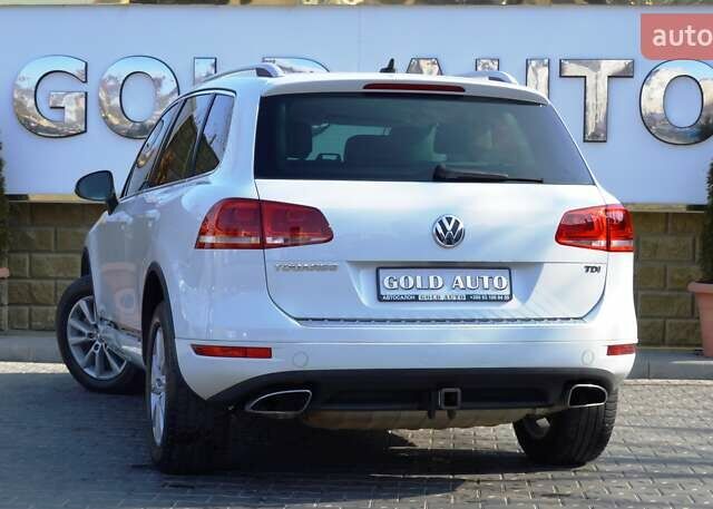 Белый Фольксваген Туарег, объемом двигателя 2.97 л и пробегом 272 тыс. км за 17500 $, фото 8 на Automoto.ua