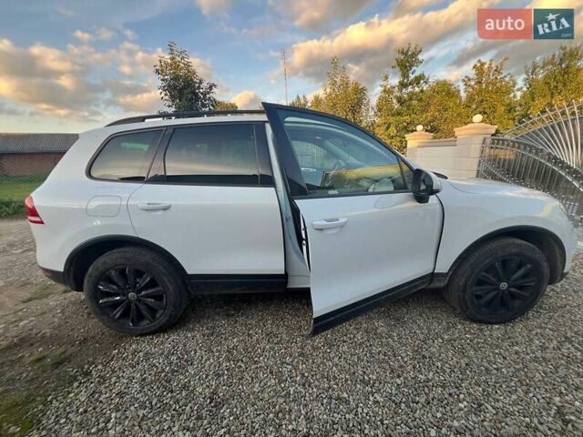 Білий Фольксваген Туарег, об'ємом двигуна 2.97 л та пробігом 337 тис. км за 18500 $, фото 25 на Automoto.ua