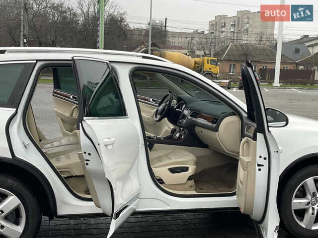 Білий Фольксваген Туарег, об'ємом двигуна 3 л та пробігом 123 тис. км за 17300 $, фото 29 на Automoto.ua