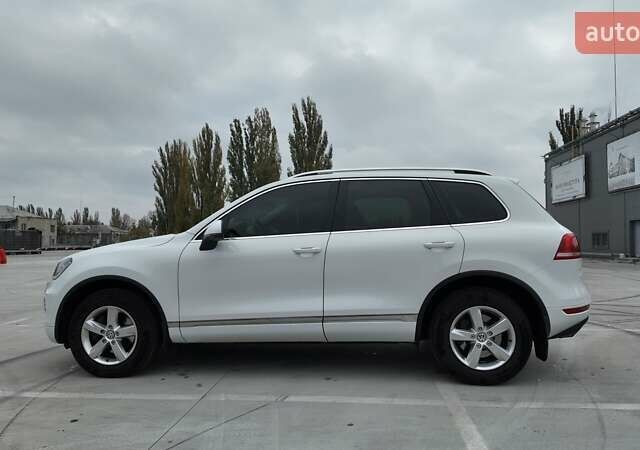 Белый Фольксваген Туарег, объемом двигателя 2.97 л и пробегом 238 тыс. км за 20990 $, фото 2 на Automoto.ua