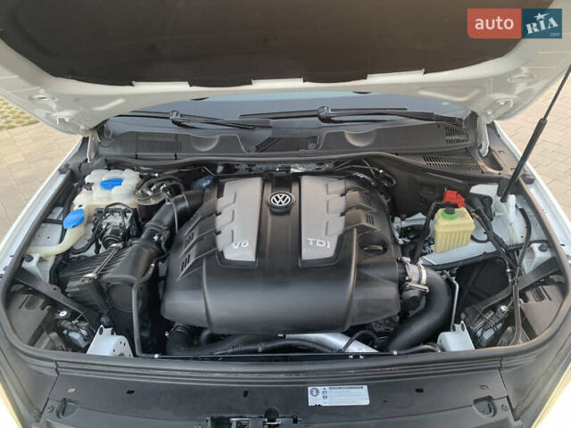 Белый Фольксваген Туарег, объемом двигателя 3 л и пробегом 330 тыс. км за 22000 $, фото 23 на Automoto.ua