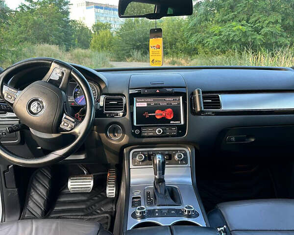 Белый Фольксваген Туарег, объемом двигателя 2.97 л и пробегом 242 тыс. км за 19999 $, фото 16 на Automoto.ua