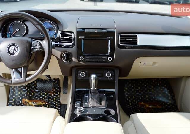 Белый Фольксваген Туарег, объемом двигателя 2.97 л и пробегом 272 тыс. км за 17500 $, фото 19 на Automoto.ua