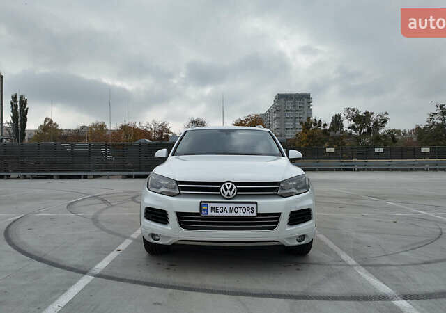 Белый Фольксваген Туарег, объемом двигателя 2.97 л и пробегом 238 тыс. км за 20990 $, фото 1 на Automoto.ua