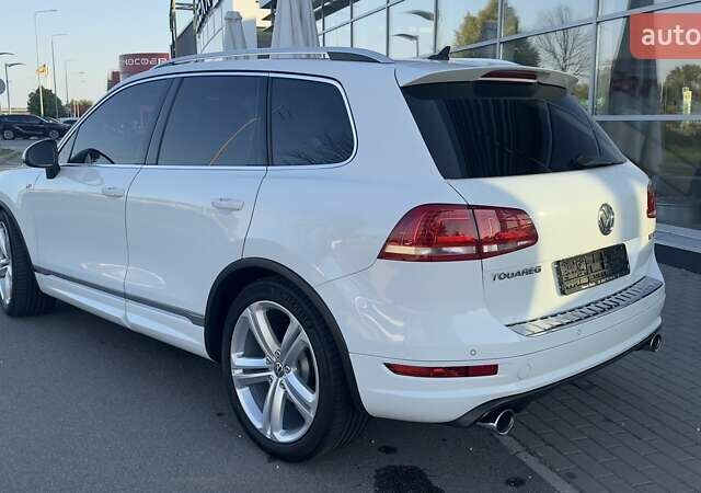 Белый Фольксваген Туарег, объемом двигателя 4.13 л и пробегом 128 тыс. км за 29000 $, фото 5 на Automoto.ua