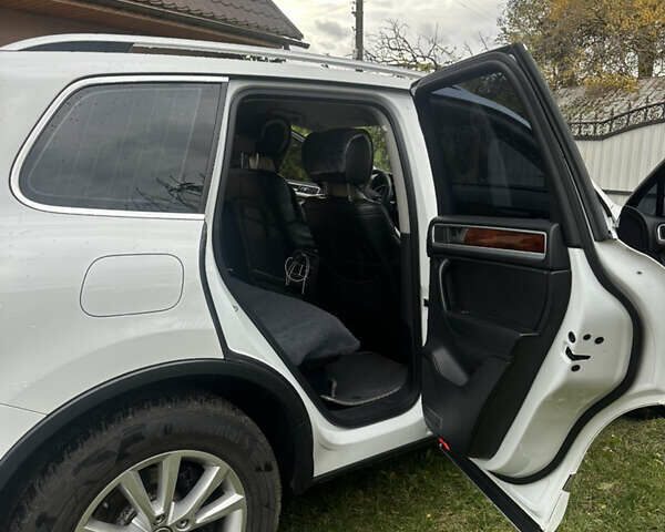 Белый Фольксваген Туарег, объемом двигателя 2.97 л и пробегом 247 тыс. км за 20999 $, фото 4 на Automoto.ua