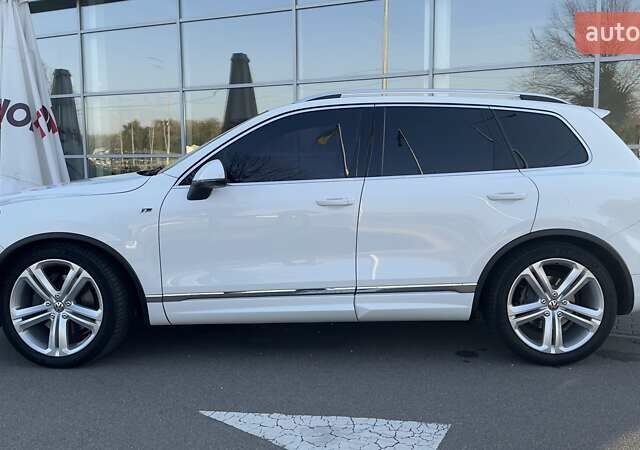Белый Фольксваген Туарег, объемом двигателя 4.13 л и пробегом 128 тыс. км за 29000 $, фото 4 на Automoto.ua