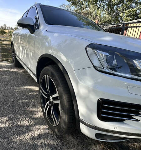 Белый Фольксваген Туарег, объемом двигателя 3 л и пробегом 148 тыс. км за 13000 $, фото 14 на Automoto.ua