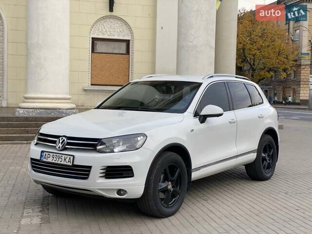 Білий Фольксваген Туарег, об'ємом двигуна 2.97 л та пробігом 230 тис. км за 14800 $, фото 1 на Automoto.ua