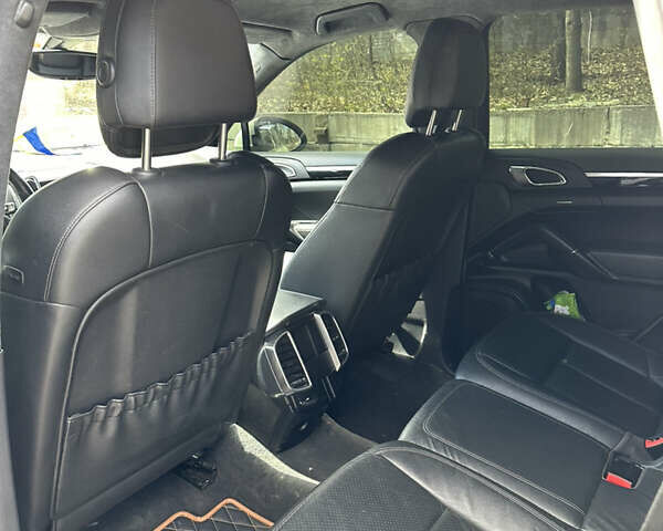 Белый Фольксваген Туарег, объемом двигателя 3 л и пробегом 148 тыс. км за 13000 $, фото 29 на Automoto.ua