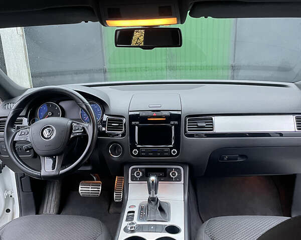 Білий Фольксваген Туарег, об'ємом двигуна 2.97 л та пробігом 130 тис. км за 21300 $, фото 50 на Automoto.ua
