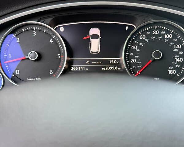 Білий Фольксваген Туарег, об'ємом двигуна 2.97 л та пробігом 265 тис. км за 17500 $, фото 17 на Automoto.ua
