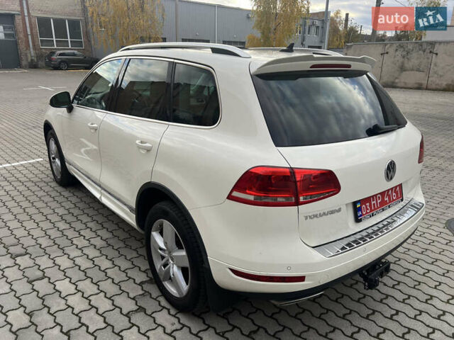 Белый Фольксваген Туарег, объемом двигателя 0 л и пробегом 150 тыс. км за 22500 $, фото 6 на Automoto.ua