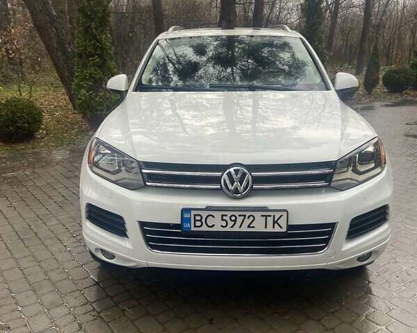 Белый Фольксваген Туарег, объемом двигателя 3 л и пробегом 176 тыс. км за 20000 $, фото 4 на Automoto.ua