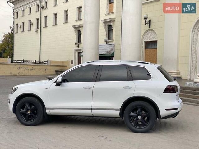 Білий Фольксваген Туарег, об'ємом двигуна 2.97 л та пробігом 230 тис. км за 14800 $, фото 6 на Automoto.ua