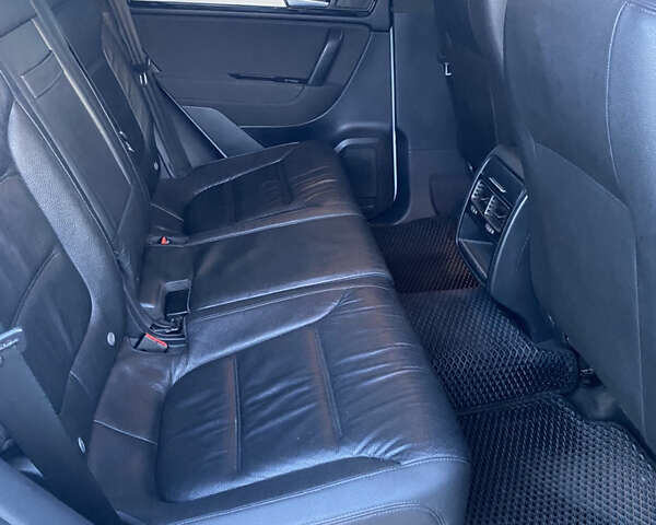 Білий Фольксваген Туарег, об'ємом двигуна 2.97 л та пробігом 259 тис. км за 17000 $, фото 10 на Automoto.ua