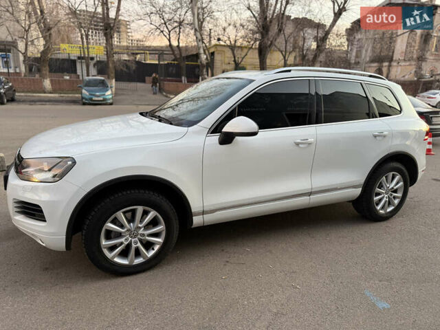 Білий Фольксваген Туарег, об'ємом двигуна 2.97 л та пробігом 231 тис. км за 17999 $, фото 17 на Automoto.ua