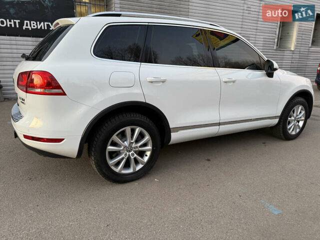 Білий Фольксваген Туарег, об'ємом двигуна 2.97 л та пробігом 231 тис. км за 17999 $, фото 12 на Automoto.ua