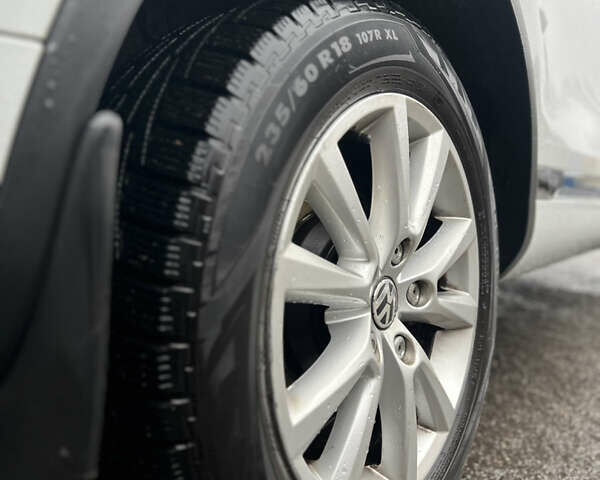 Белый Фольксваген Туарег, объемом двигателя 3 л и пробегом 215 тыс. км за 16700 $, фото 23 на Automoto.ua