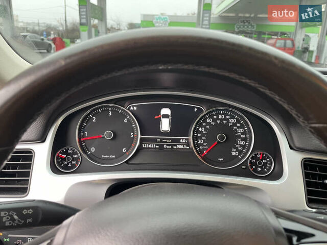 Білий Фольксваген Туарег, об'ємом двигуна 3 л та пробігом 123 тис. км за 17300 $, фото 31 на Automoto.ua