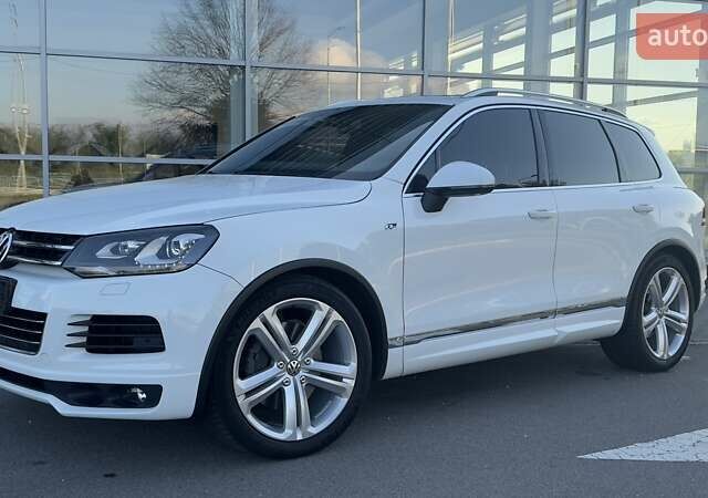 Белый Фольксваген Туарег, объемом двигателя 4.13 л и пробегом 128 тыс. км за 29000 $, фото 3 на Automoto.ua