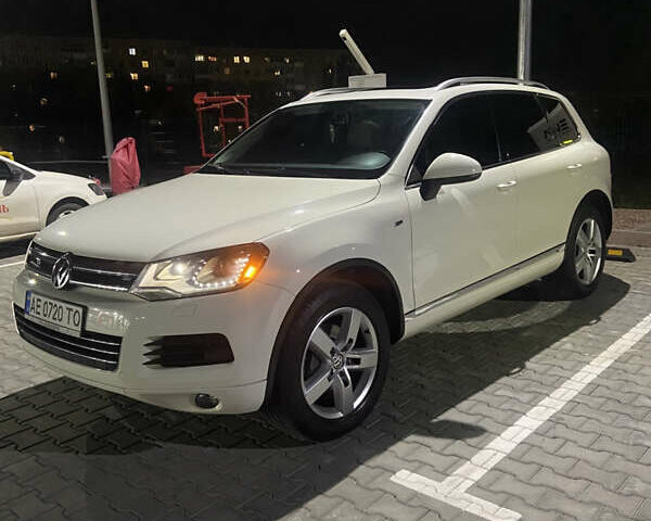 Белый Фольксваген Туарег, объемом двигателя 2.97 л и пробегом 225 тыс. км за 17900 $, фото 12 на Automoto.ua