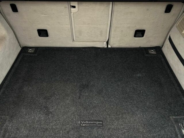 Белый Фольксваген Туарег, объемом двигателя 3 л и пробегом 228 тыс. км за 17500 $, фото 19 на Automoto.ua