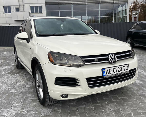 Белый Фольксваген Туарег, объемом двигателя 2.97 л и пробегом 225 тыс. км за 17900 $, фото 1 на Automoto.ua