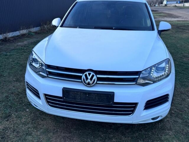 Белый Фольксваген Туарег, объемом двигателя 3 л и пробегом 247 тыс. км за 20000 $, фото 3 на Automoto.ua