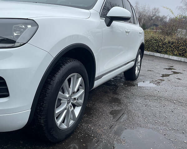 Білий Фольксваген Туарег, об'ємом двигуна 2.97 л та пробігом 130 тис. км за 21300 $, фото 14 на Automoto.ua